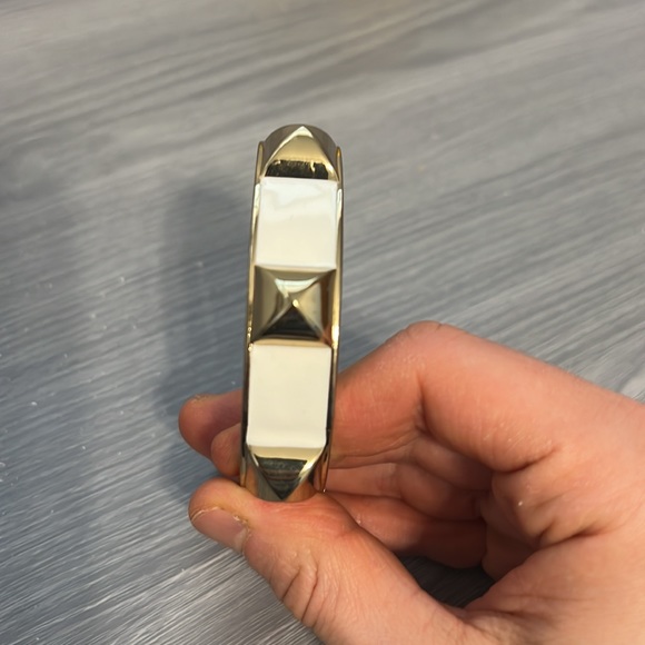Vintage Hinged Bracelet with White Enamel and Gold Pyramids - Picture 4 of 6